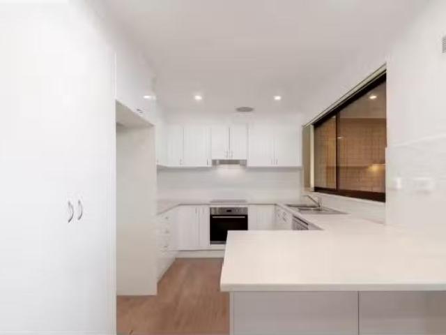 Deal! 24/7 Medley Street, Chifley Apartment for rent Listed b.