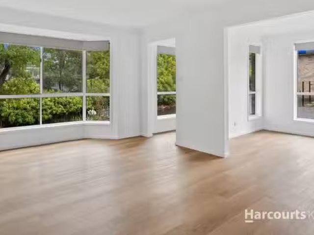Just in! 2/498 Nelson Road, MOUNT NELSON, TAS 7007 Unit for.