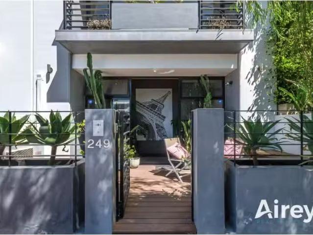 Rental! 249 Lake Street, Perth House for rent Listed by Lisa.