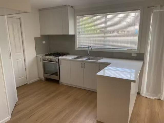 Cozy 2/49 Leila Street, Deer Park VIC 3023