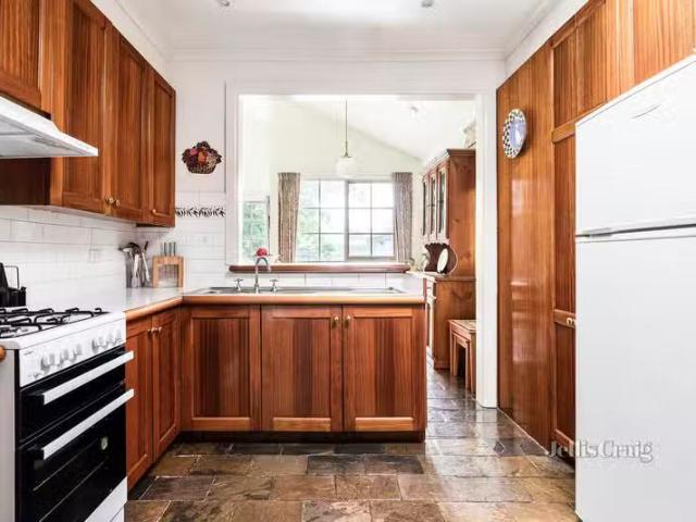 Charming 24 Manton Street, Heidelberg VIC 3084