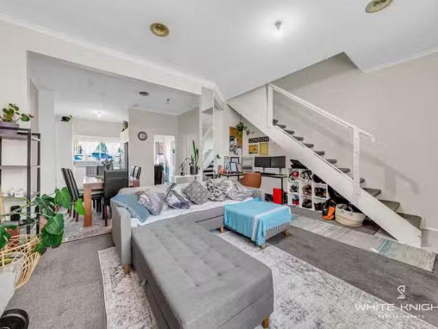 Charming 2/4 Camphora Place, St Albans VIC 3021