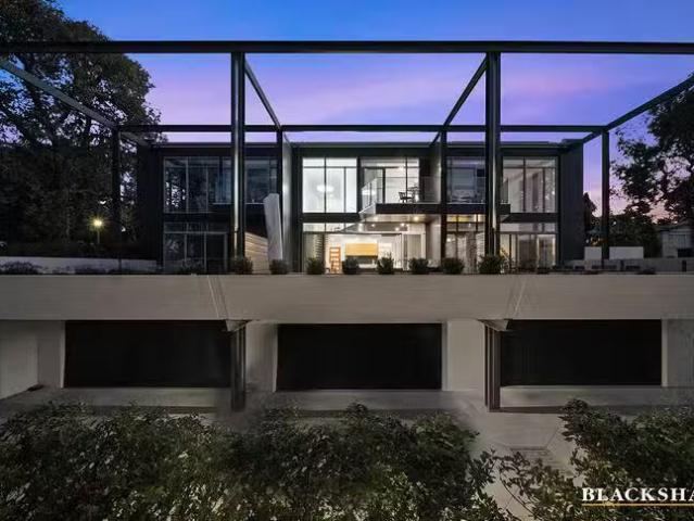 Cheap 2/4 Endeavour Street, Red Hill, ACT 2603