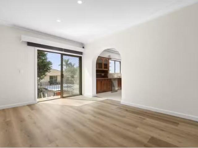 Cheap 250 Warringah Road, Beacon Hill House for rent Listed b.