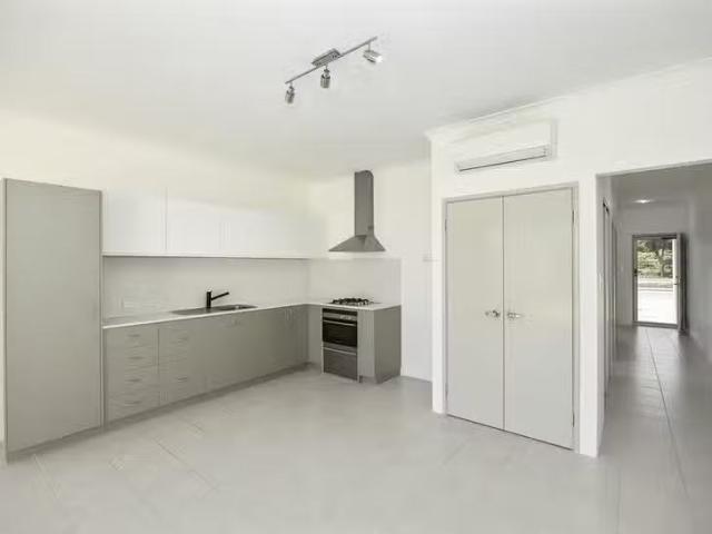 Deal! 251 Camborne Parkway, Butler, WA 6036