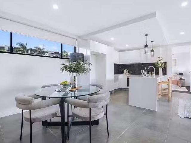 Just in! 2/57 Cambridge Street, Carina Heights, QLD 4152