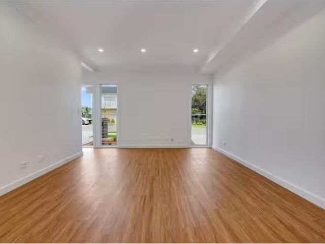 Just in! 2/54 Bottlebrush Boulevard, Fletcher Townhouse for re.