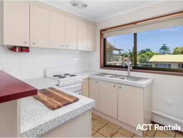 Just in! 2/5 Avalon Street, Batemans Bay Townhouse for rent L.