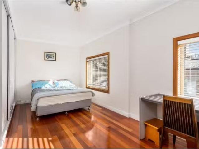 Charming 25 Harrow Road, Stanmore House for rent Listed by Ur.