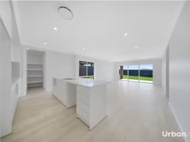 Nice 25 Hewitt Road, Lochinvar House for rent Listed by Urban.