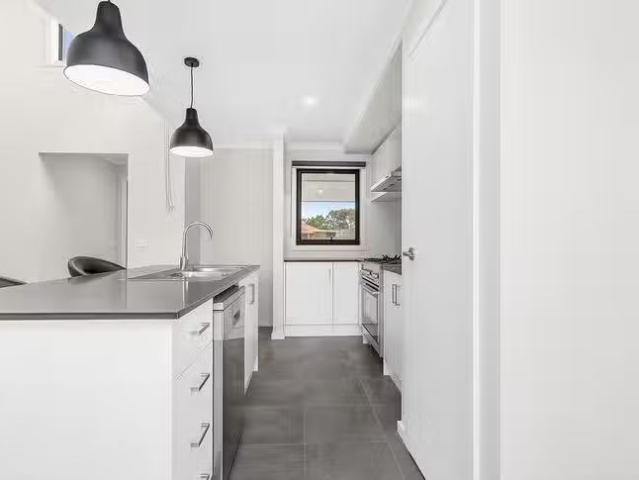 New 2/5 Isaacs Street, Laverton, VIC 3028