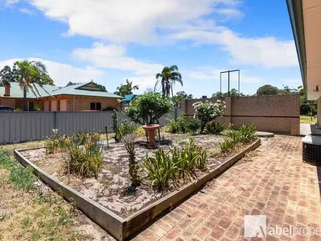 Deal! 25 Stewart Road, High Wycombe, WA 6057