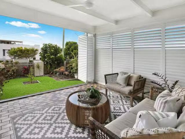 Cheap 25 Victor Street, Alexandra Headland, QLD 4572