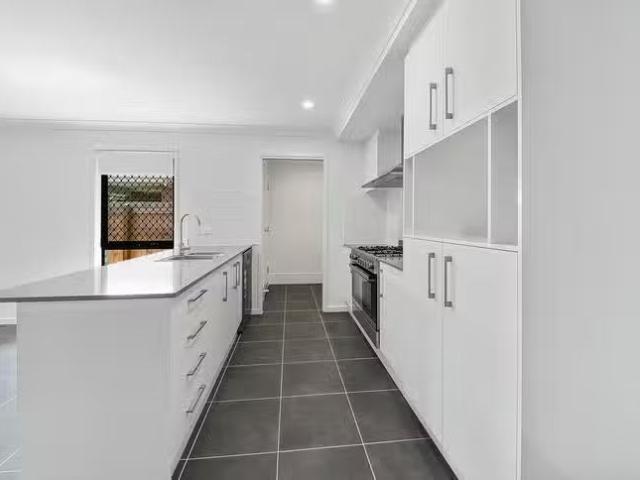 Cheap 25 Zenith Place, Pallara, QLD 4110