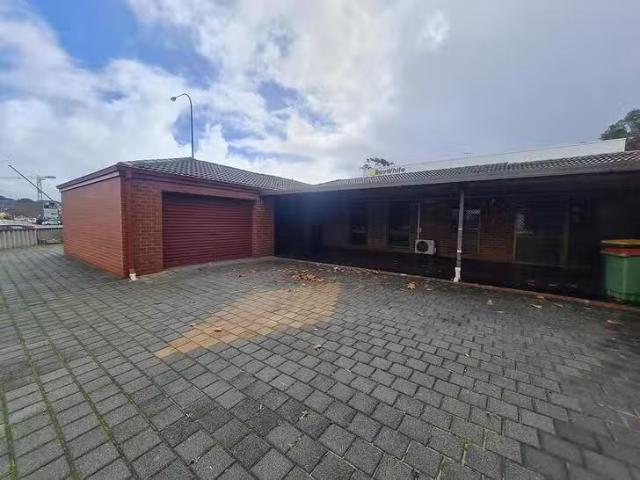 Deal! 25A South Street, Kardinya, WA 6163