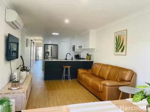 Nice 25B Cohen Way, Port Macquarie, NSW 2444 Duplex / Semi.
