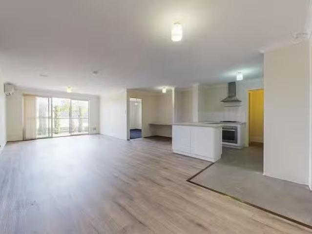Charming 26/24 Burton Street, Cannington, WA 6107
