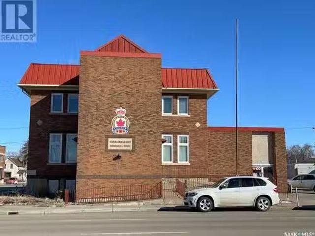 For Rent! 268 High Street W, Moose Jaw, SK, S6H 1S8 commerci.