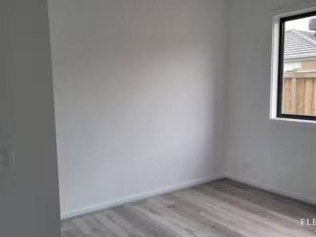 Nice 26 Azalea Way, Rockbank VIC 3335 House For Lease
