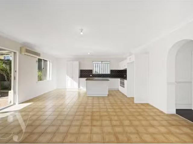 Cozy 26 Albert Street, North Perth House for rent Listed by K.