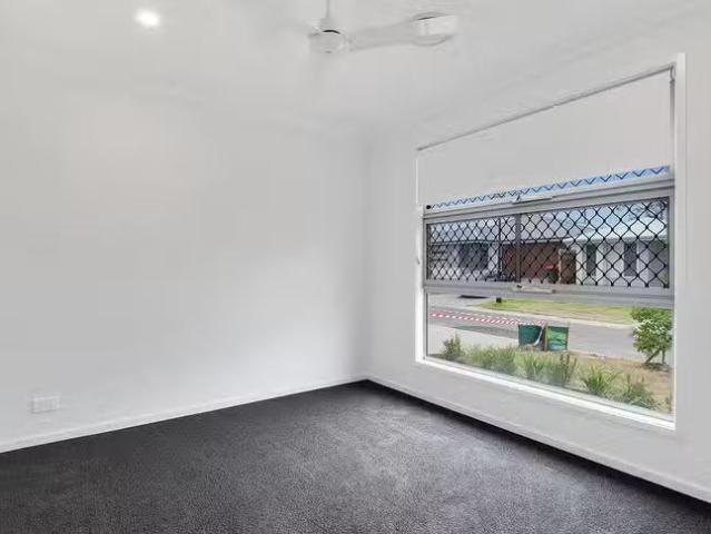 Deal! 26 Hilltop Circuit, Pallara, QLD 4110