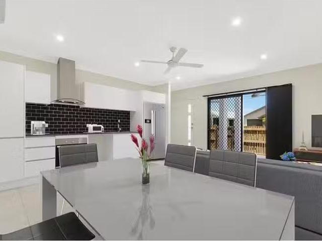 Rental! 26 Lawrie Avenue, Oonoonba, QLD 4811