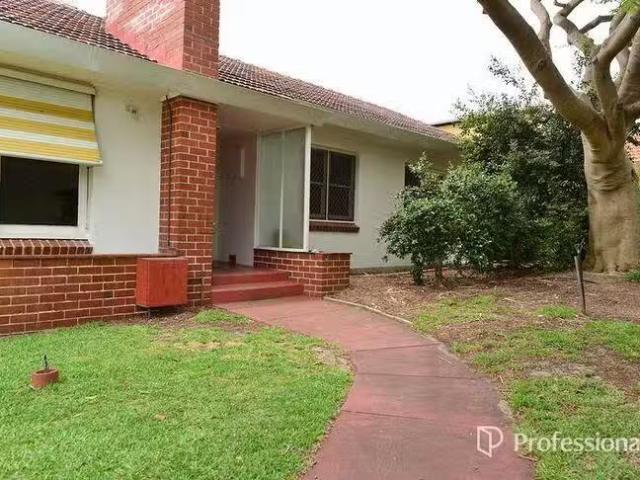Deal! 26 Pepler Avenue, Salter Point, WA 6152