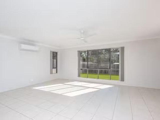 Cozy 26 Regal Close, Heathwood, QLD 4110