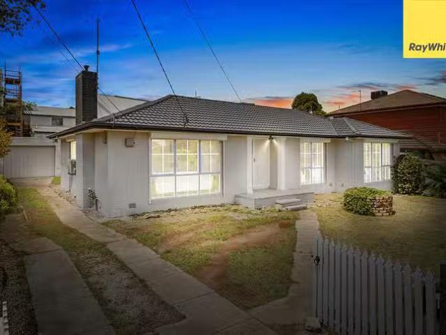 Deal! 26 Riddle Drive, Melton, VIC 3337
