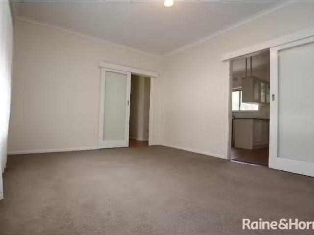 Cozy 26 Stanley Street, KOORINGAL House for rent Listed by Ra.