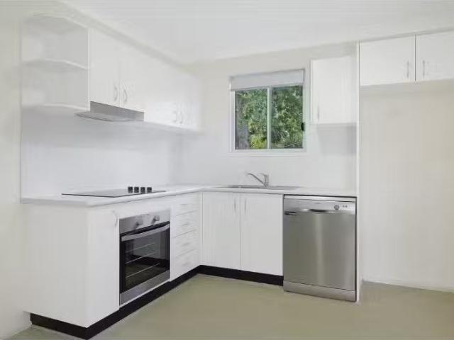Charming 26A Princes Highway, West Wollongong House for rent.