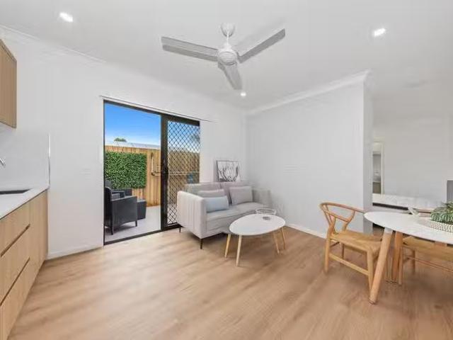 Cozy 2/75 Primrose Parade, Wynnum West, QLD 4178