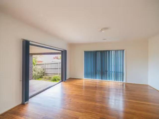 Unique 2/7 Melinga Crescent, Chadstone VIC 3148