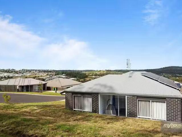 Just in! 27 Alistair Street, Glenvale, QLD 4350