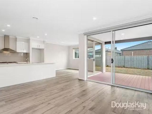 Rental! 2/7 Claydon Grove, Truganina, VIC 3029