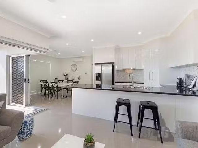Cheap 2/7 Remy Court, Avoca, QLD 4670