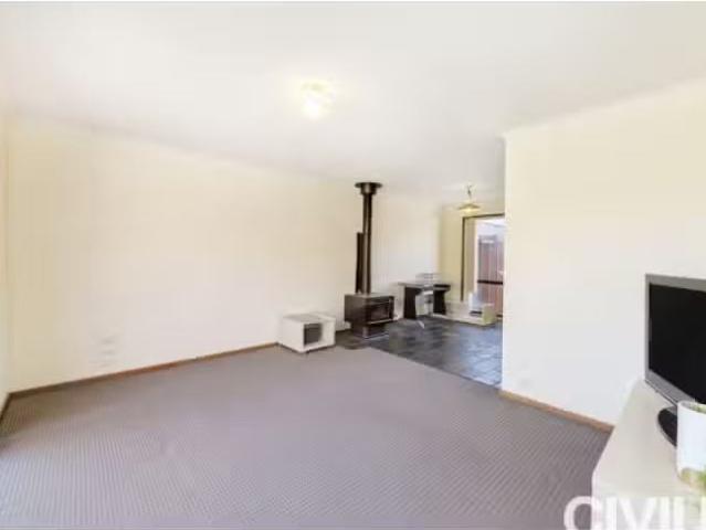 Just in! 27 Thomas Hart Street, Banks House for rent Listed b.