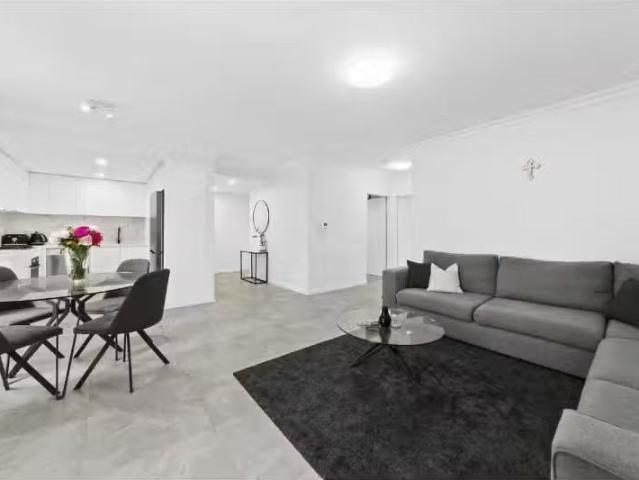 Charming 2/7 11 Paton St, MERRYLANDS WEST Apartment for rent.