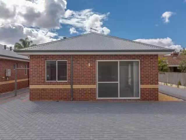 Just in! 2/7A Bromley Street, Beckenham, WA 6107