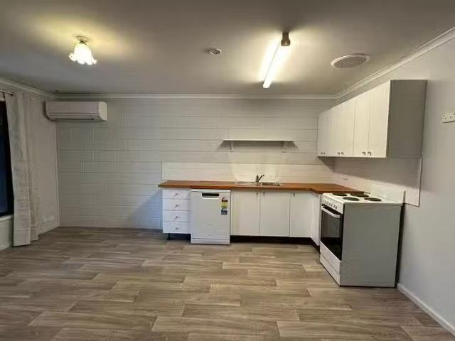 Just in! 2/88 Millen Street, Victory Heights, WA 6432