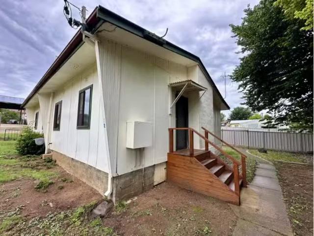 Cheap 2/8 Denison Street, COOMA Apartment for rent Listed by.