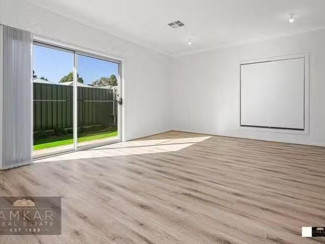 For Rent! 2/8 Heysen Circuit, Andrews Farm, SA 5114
