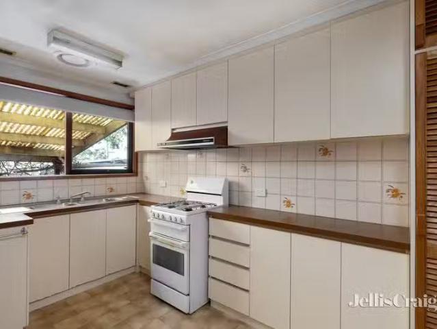 Nice 2/93 Lower Plenty Road, Rosanna VIC 3084