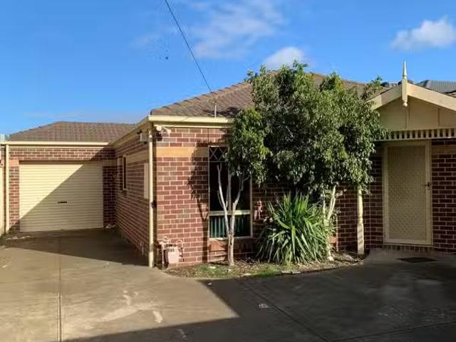Cozy 2/947 Ballarat Road, Deer Park VIC 3023