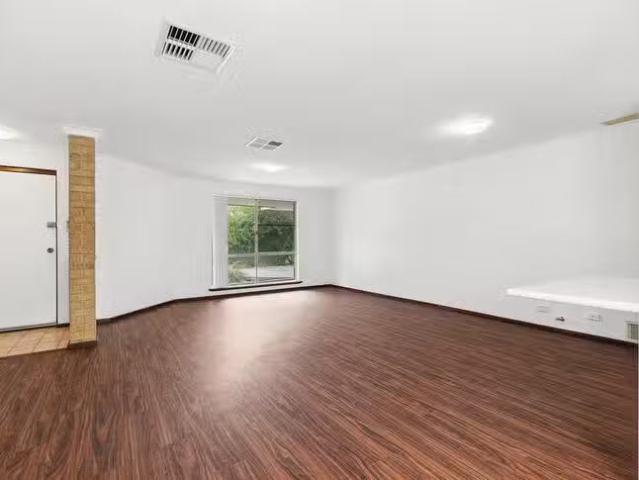 Cozy 2/96 Mackie Street, Victoria Park, WA 6100