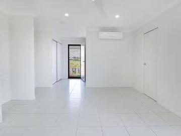 Nice 2/98 Jacaranda Drive, Yamanto, QLD 4305