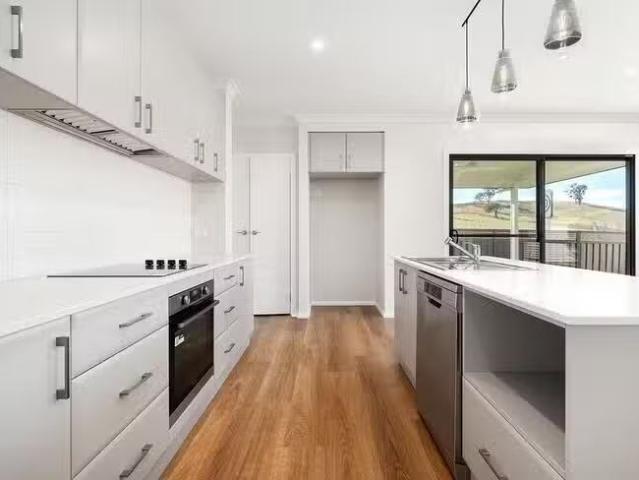 New 29 Manna Court, Lake Hume Village, NSW 3691