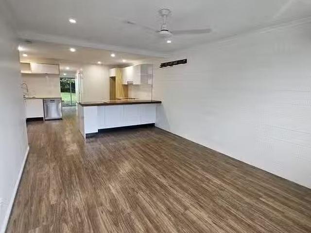 Cozy 2/9 Russell Avenue, Slade Point, QLD 4740