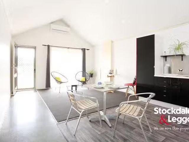 For Rent! 2/9 Sherwood Street, Hadfield, VIC 3046
