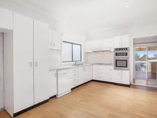 Just in! 29 Waratah Parade, Narraweena, NSW 2099